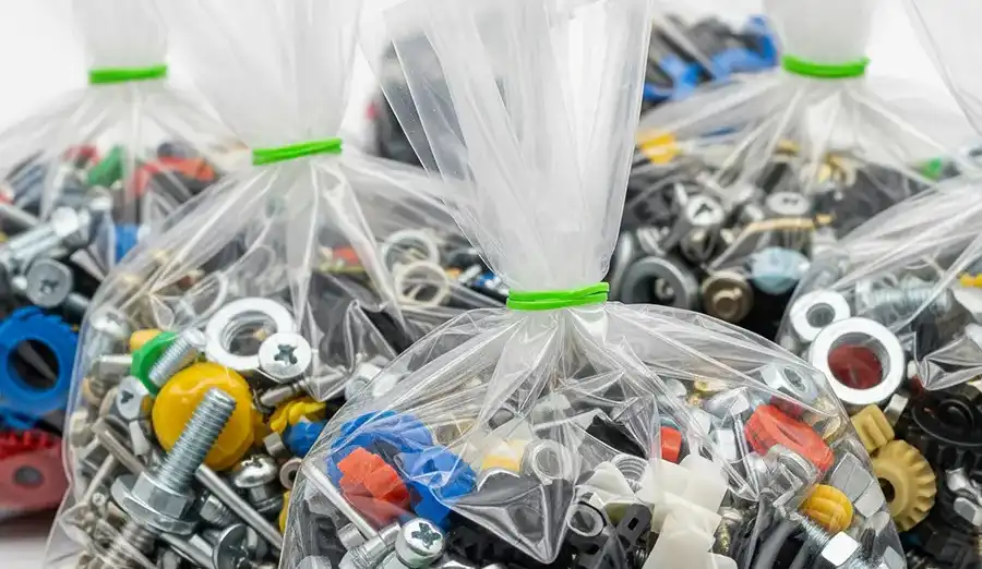 Gummiringe und Gummibänder für Handel und Industrie Beispielbild mit Ersatzteilen in Beuteln